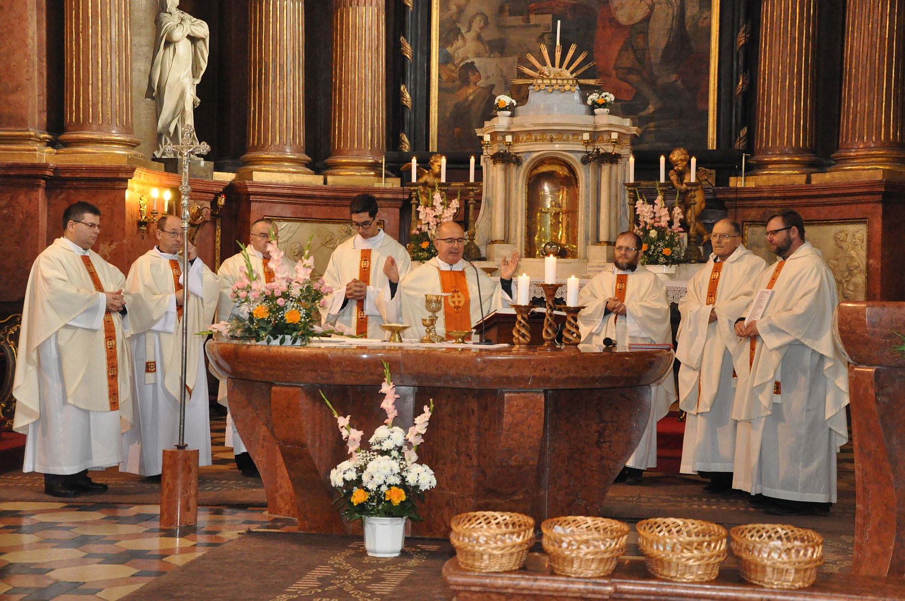 Püspöki megbízóleveleket adtak át a Bazilikában a vasárnapi hármas ünnepen
